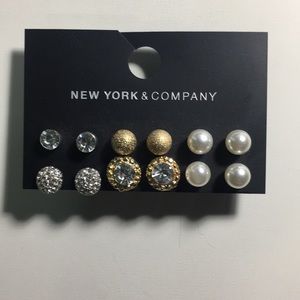 NEW YORK AND COMPANY 6PAIRS EARRINGS
